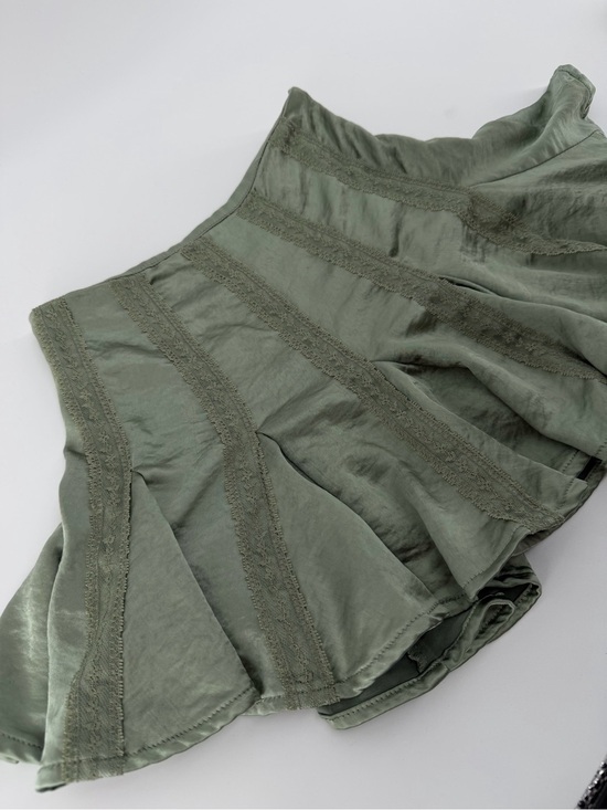 Forever 21 Other - Forever 21 Kids Girls Size 5/6 Olive Green Satin Lace Trim Pleated Skirt